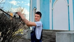 Студенты Вейделевского техникума вышли на субботник к храму Покрова Пресвятой Богородицы