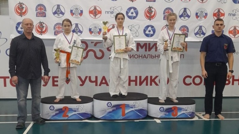 Вейделевские юные спортсменки отличились на соревнованиях по киокусинкай карате в Балаково