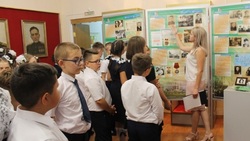 Сотрудники вейделевского музея провели экскурсию для школьников в День знаний