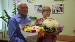 Сотрудники Вейделевского ЗАГСа поздравили июньских свадебных юбиляров