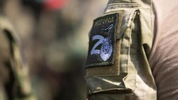 Вячеслав Гладков вручил оружие отрядам территориальной самообороны 