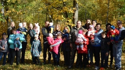 Молодые семьи посадили саженцы липы в Вейделевке